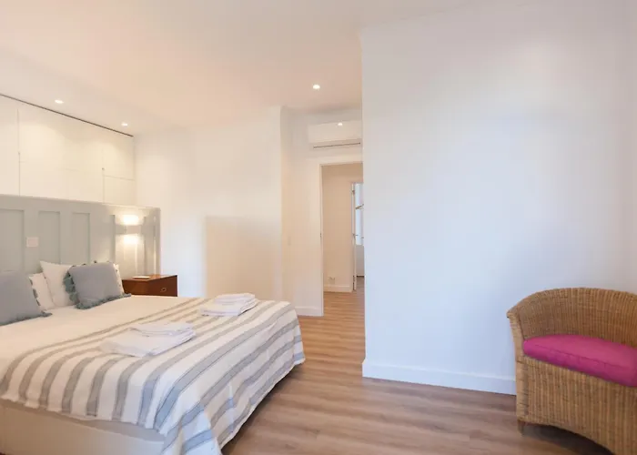 Flh Graca Charming Duplex With Small Pool דירה