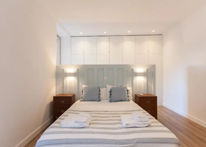 Flh Graca Charming Duplex With Small Pool דירה *